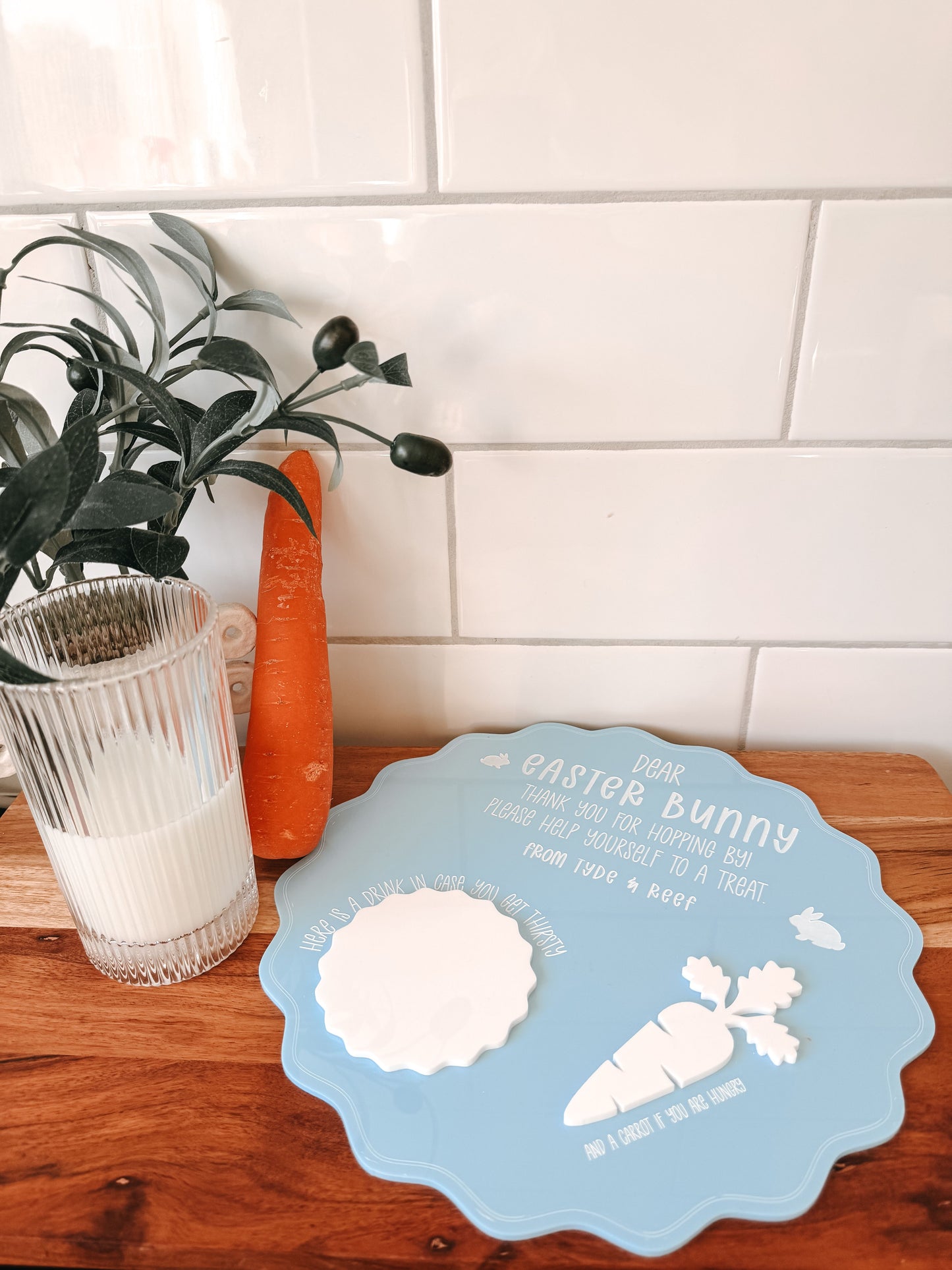 Scalloped Acrylic Easter Bunny Tray
