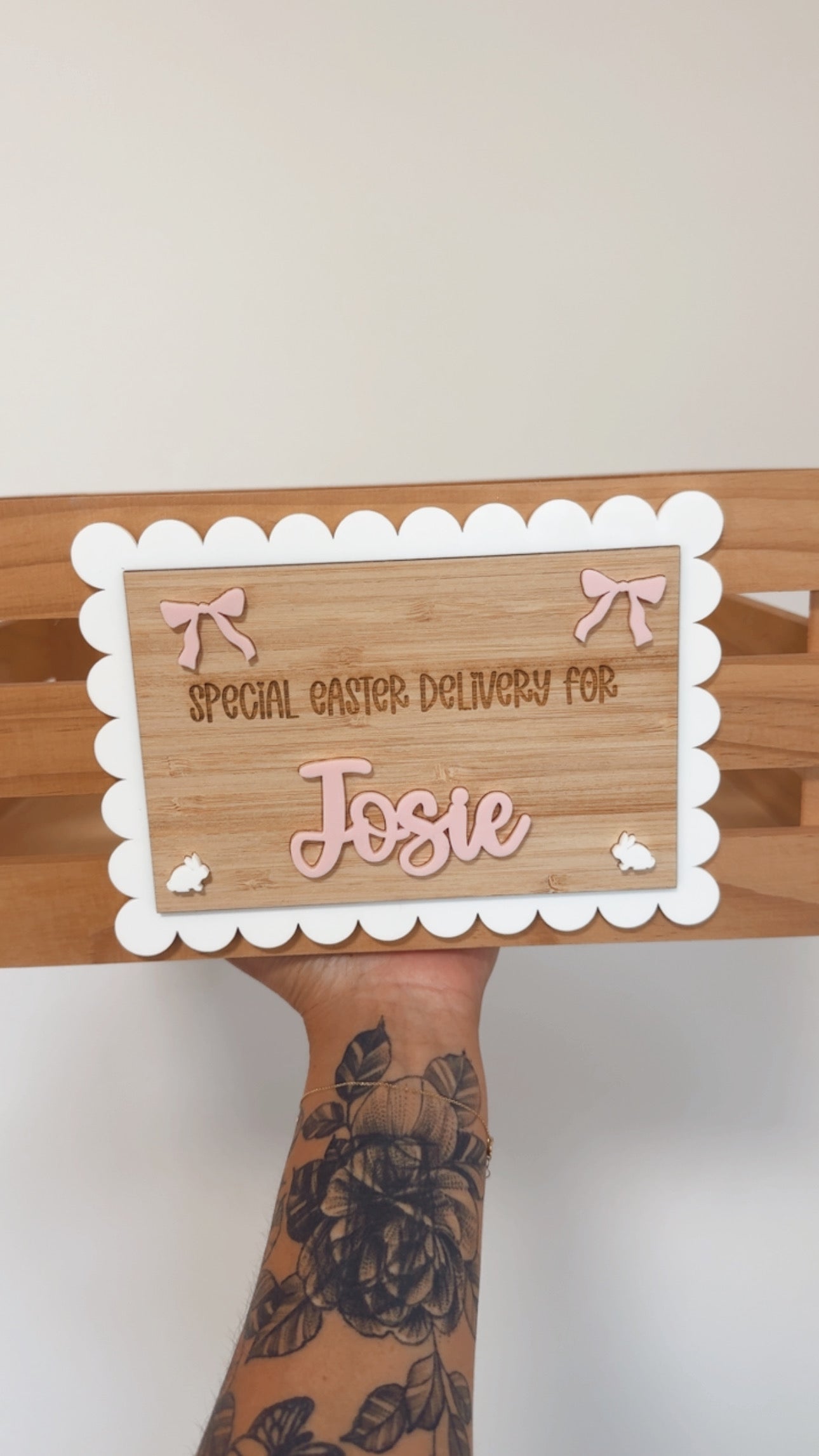 Scalloped Bow and Bunny Easter Plaque